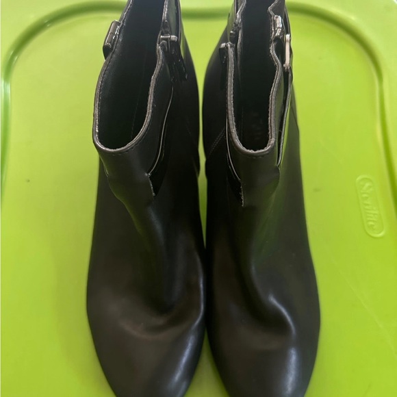 Black low heel ankle boot - Picture 3 of 4